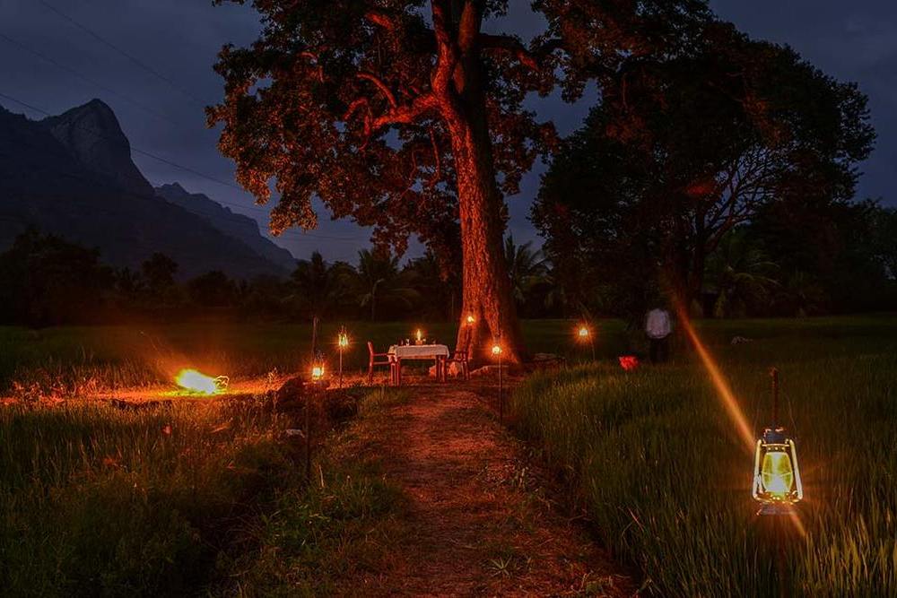 Romantisches Dinner, Kalundewa Retreat, Dambulla, Sri Lanka Flitterwochen