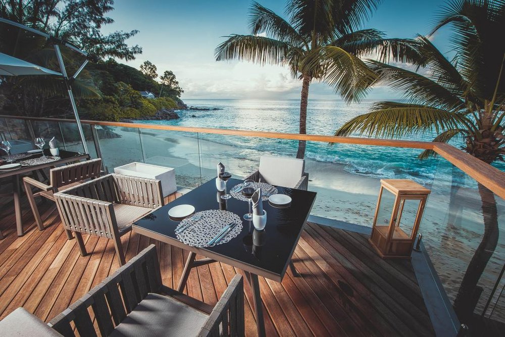 Terrasse, CaranaBeach Hotel, Seychellen Flitterwochen