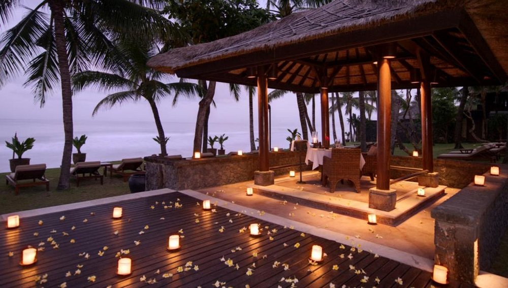 Romantisches Dinner, The Legian Bali, Indonesien Flitterwochen