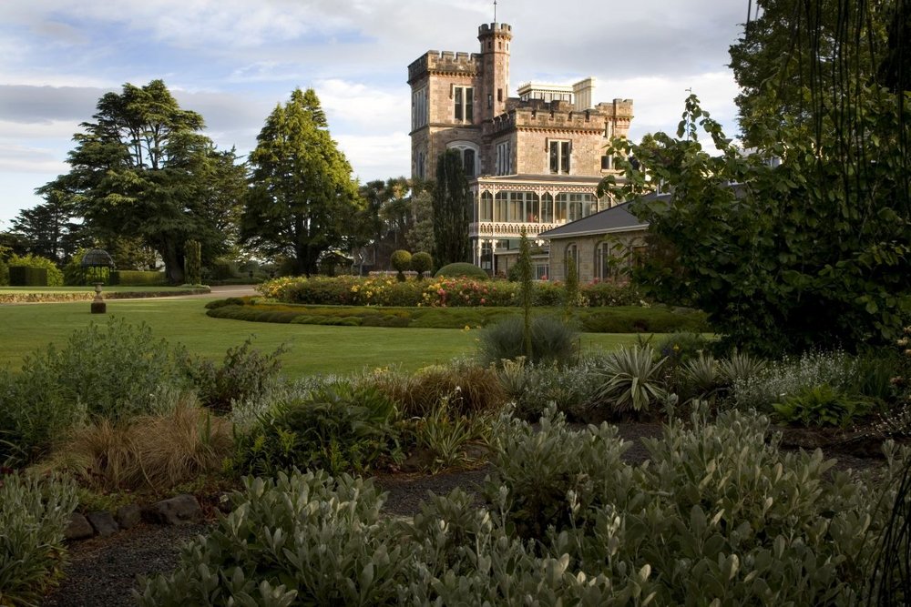 Hotelanlage, Larnach Castle & Gardens Dunedin, Neuseeland Hochzeitsreise