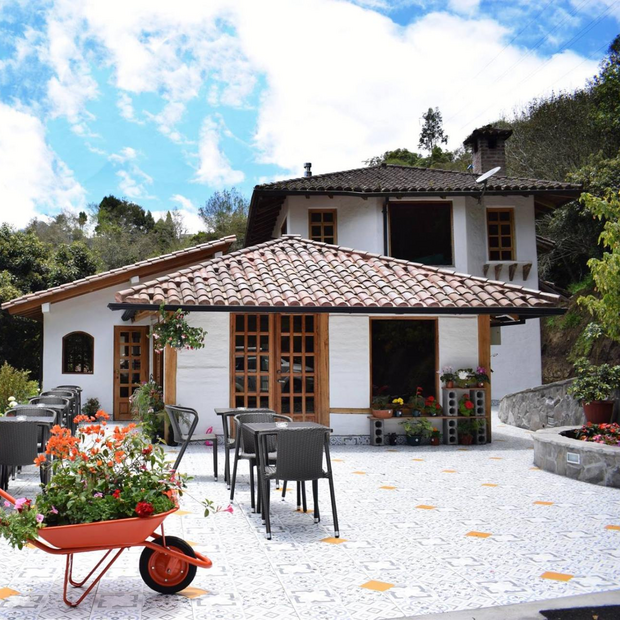 Außenansicht, Hotel Luna Volcán, Banos, Ecuador Flitterwochen