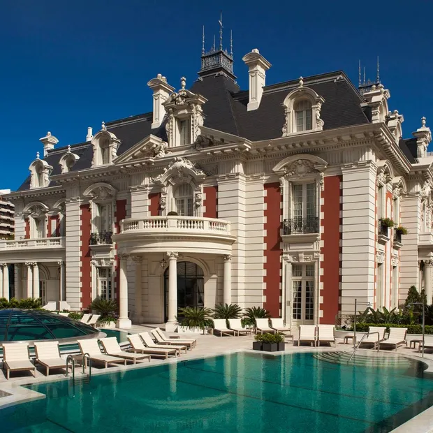 Außenansicht mit Pool, Four Seasons Buenos Aires, Argentinien Flitterwochen